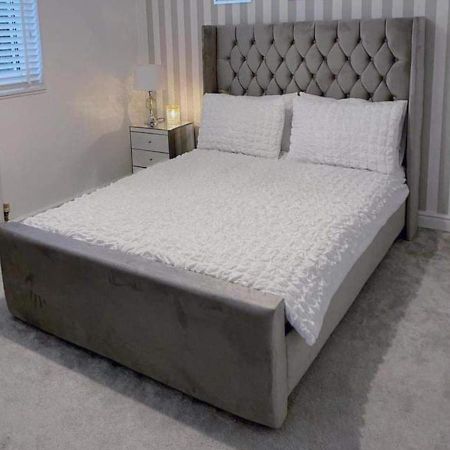 Stylish Furnished Rooms In Barking Centre ภายนอก รูปภาพ