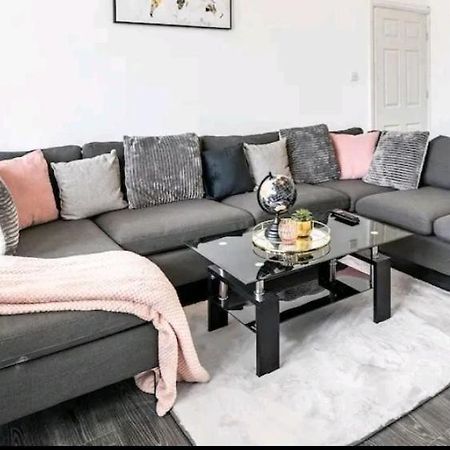 Stylish Furnished Rooms In Barking Centre ภายนอก รูปภาพ