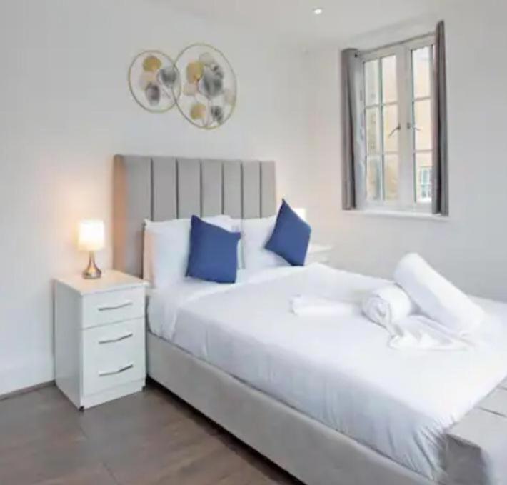 Stylish Furnished Rooms In Barking Centre ภายนอก รูปภาพ
